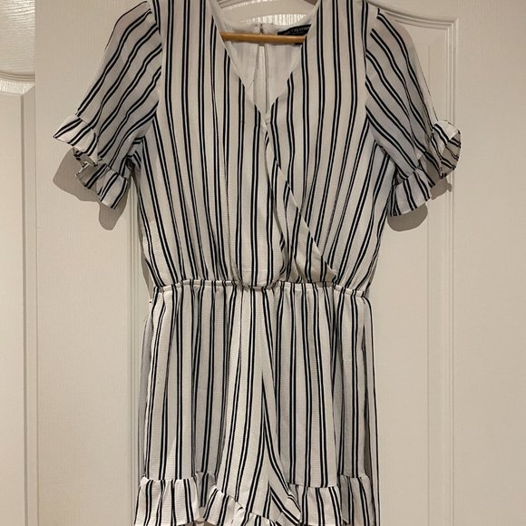 Adorable Striped Romper with Ruffle Detail - Picture 4 of 9